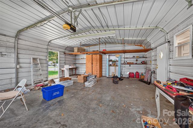 165 34th Street NW, Hickory, NC 28601
