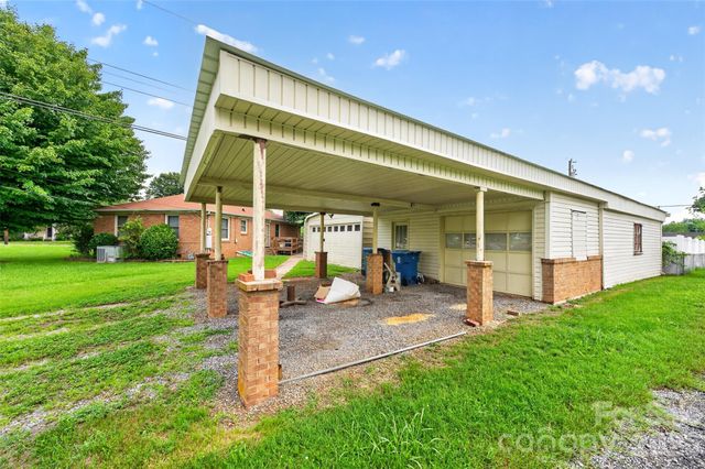 165 34th Street NW, Hickory, NC 28601
