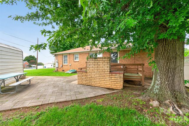 165 34th Street NW, Hickory, NC 28601
