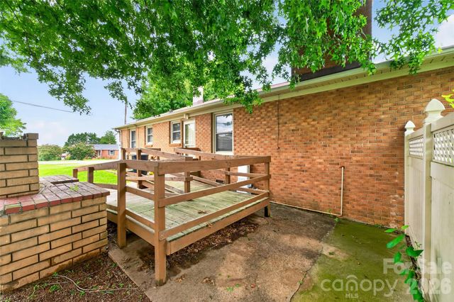 165 34th Street NW, Hickory, NC 28601