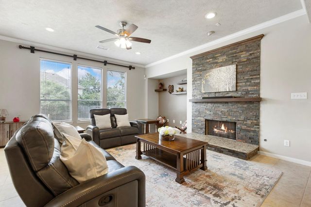 14 N Bardsbrook Circle, The Woodlands, TX 77382