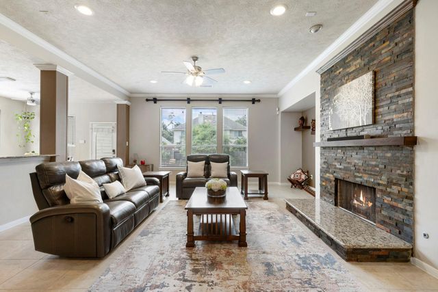 14 N Bardsbrook Circle, The Woodlands, TX 77382