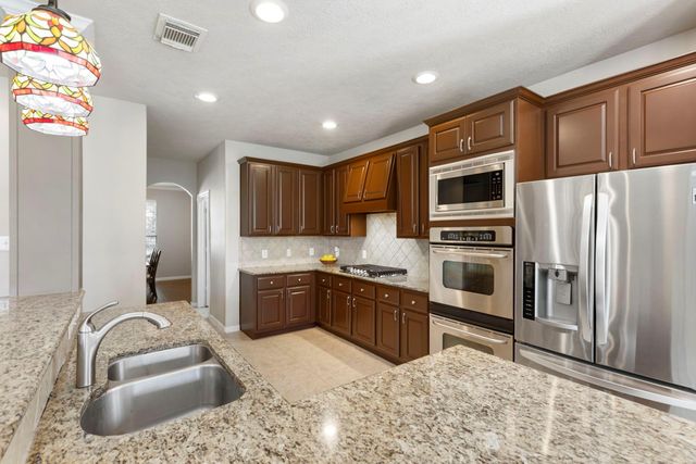14 N Bardsbrook Circle, The Woodlands, TX 77382