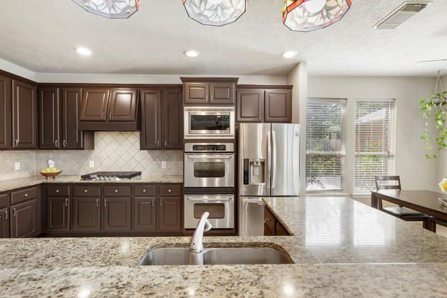 14 N Bardsbrook Circle, The Woodlands, TX 77382