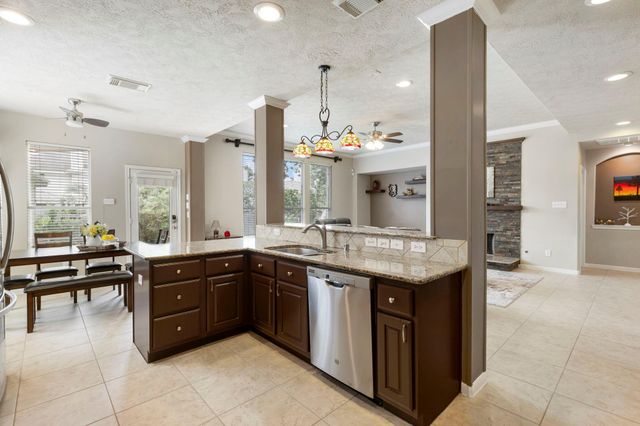 14 N Bardsbrook Circle, The Woodlands, TX 77382
