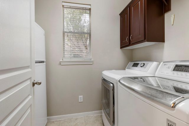 14 N Bardsbrook Circle, The Woodlands, TX 77382