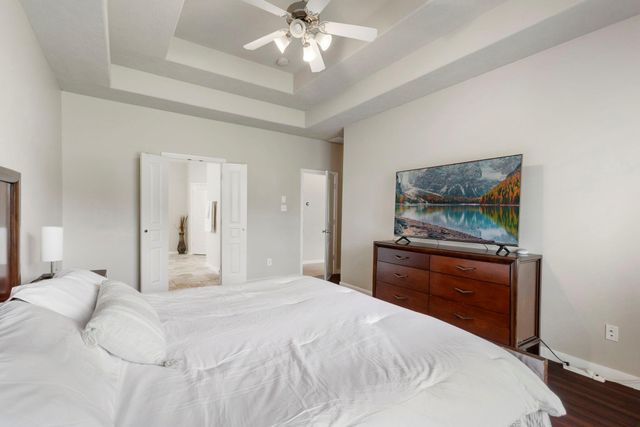 14 N Bardsbrook Circle, The Woodlands, TX 77382