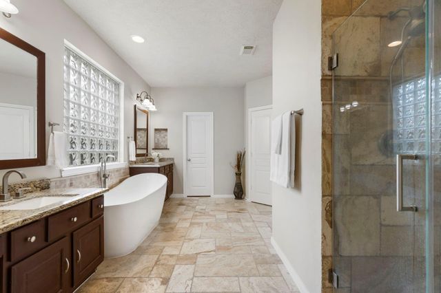 14 N Bardsbrook Circle, The Woodlands, TX 77382