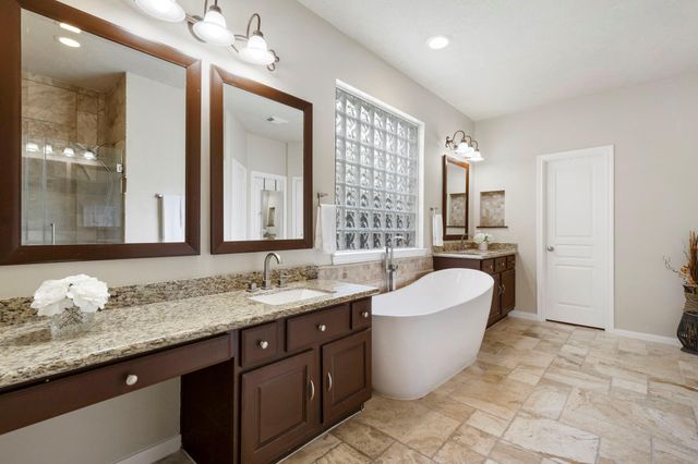 14 N Bardsbrook Circle, The Woodlands, TX 77382