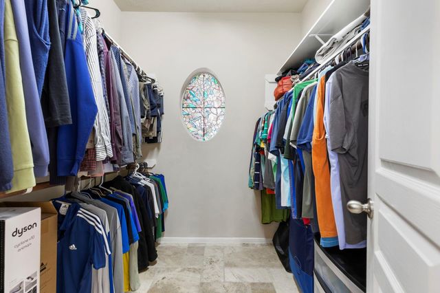 14 N Bardsbrook Circle, The Woodlands, TX 77382