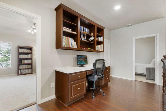 14 N Bardsbrook Circle, The Woodlands, TX 77382