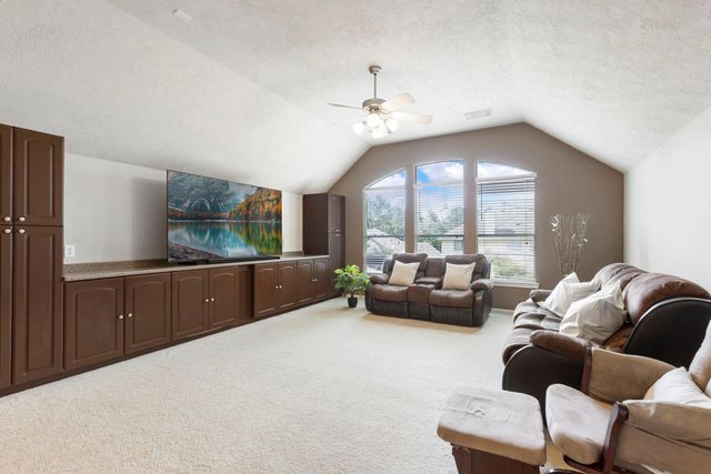 14 N Bardsbrook Circle, The Woodlands, TX 77382