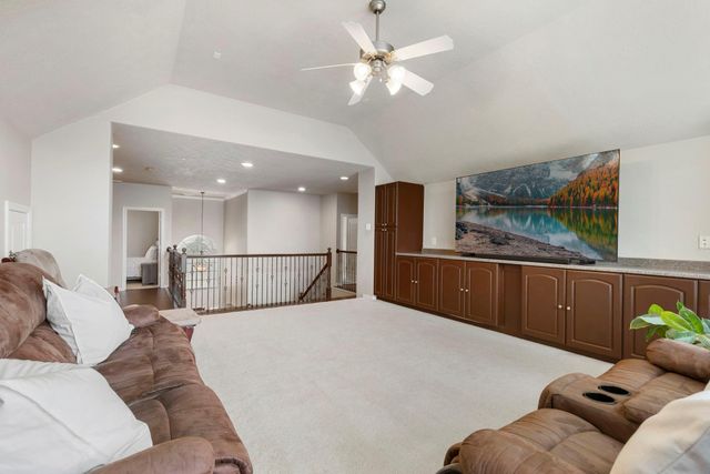 14 N Bardsbrook Circle, The Woodlands, TX 77382
