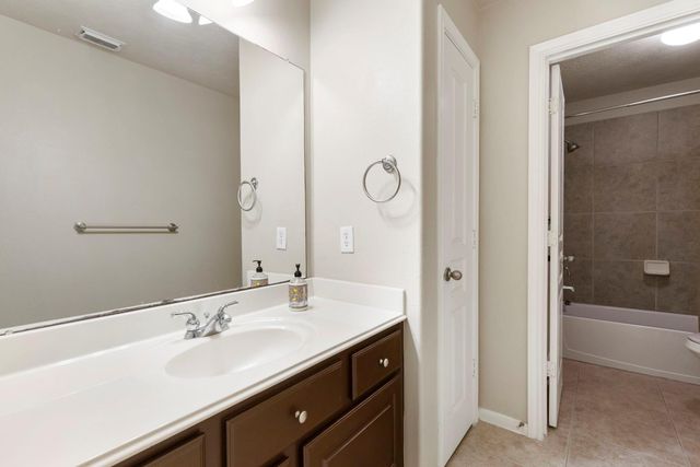 14 N Bardsbrook Circle, The Woodlands, TX 77382