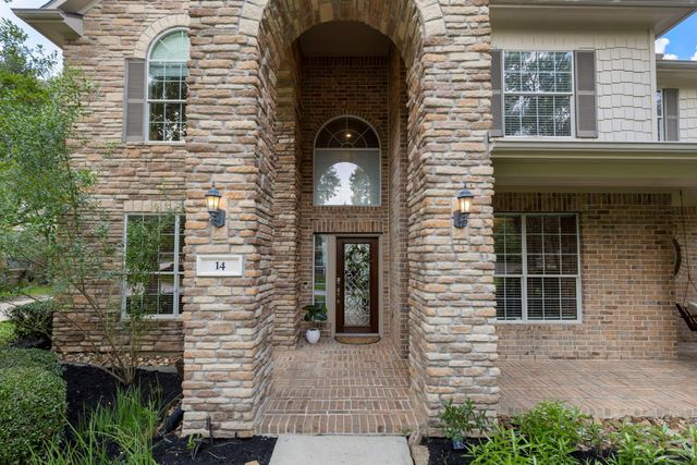 14 N Bardsbrook Circle, The Woodlands, TX 77382