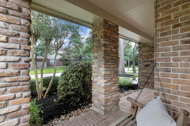 14 N Bardsbrook Circle, The Woodlands, TX 77382