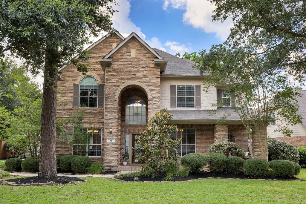 14 N Bardsbrook Circle, The Woodlands, TX 77382