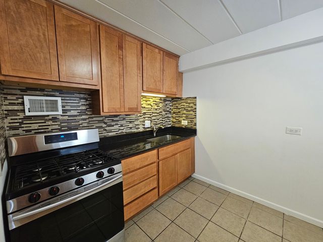 5906 N Sheridan Road 3F, Chicago, IL 60660