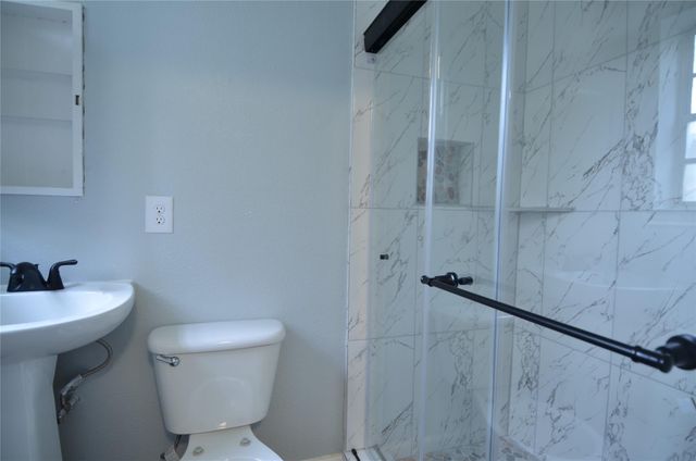 103 Cosmos Street 2, Houston, TX 77009