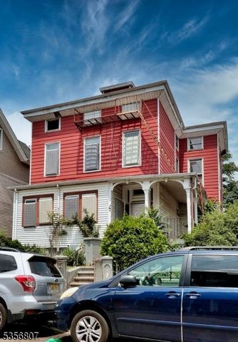 27 Oak St, Paterson City, NJ 07501