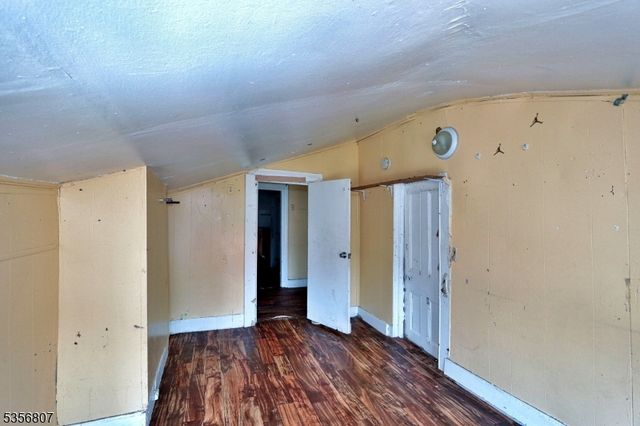 27 Oak St, Paterson City, NJ 07501