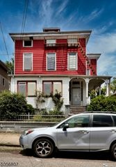 27 Oak St, Paterson City, NJ 07501