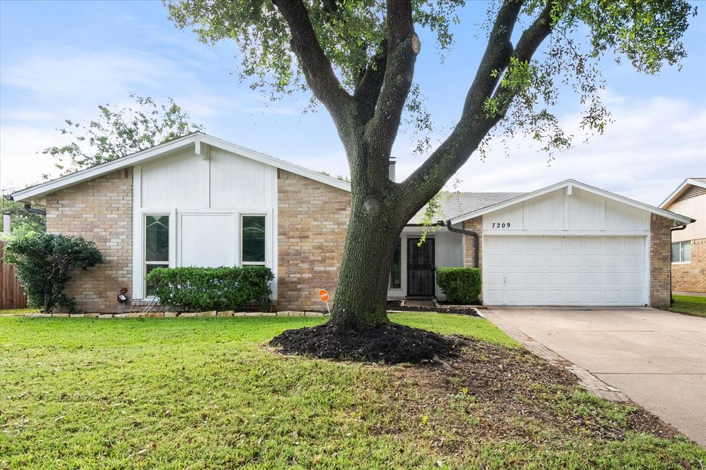 7209 W Cleburne Road, Fort Worth, TX 76133