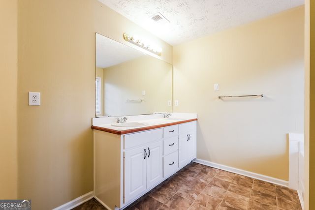 865 Simon Ive Drive, Lawrenceville, GA 30045