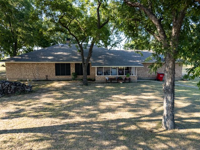 502 County Road 2610, Bonham, TX 75418