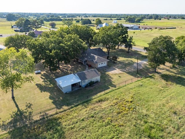 502 County Road 2610, Bonham, TX 75418
