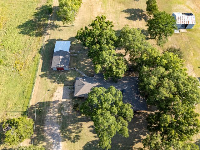 502 County Road 2610, Bonham, TX 75418