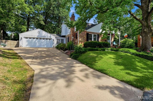 36 Southridge Court, Glendale, MO 63122