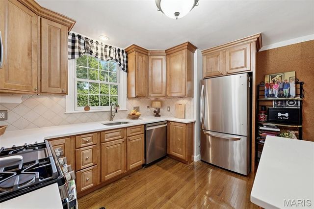 36 Southridge Court, Glendale, MO 63122