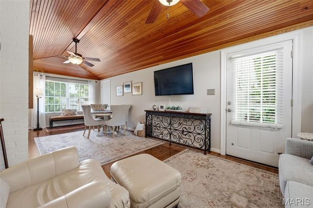 36 Southridge Court, Glendale, MO 63122