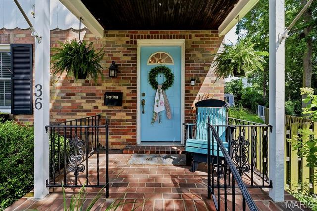 36 Southridge Court, Glendale, MO 63122