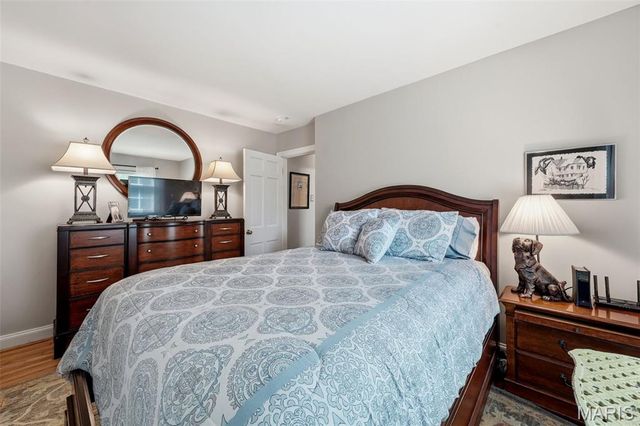 36 Southridge Court, Glendale, MO 63122