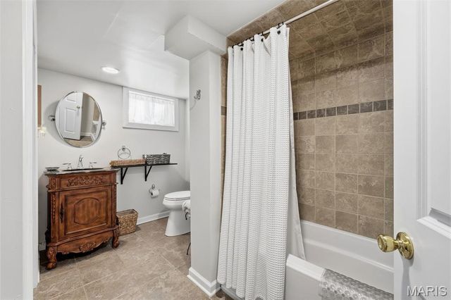 36 Southridge Court, Glendale, MO 63122