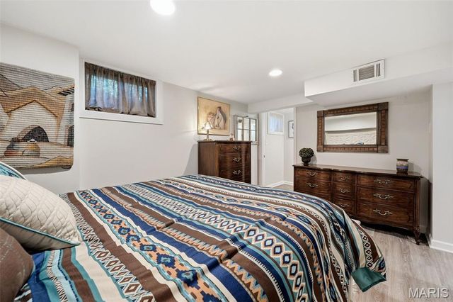 36 Southridge Court, Glendale, MO 63122