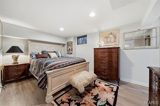 36 Southridge Court, Glendale, MO 63122