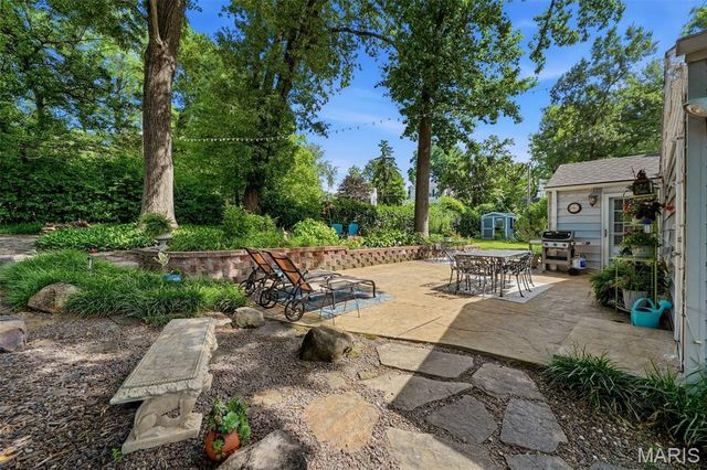 36 Southridge Court, Glendale, MO 63122