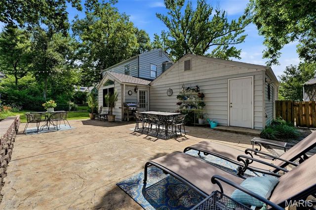 36 Southridge Court, Glendale, MO 63122