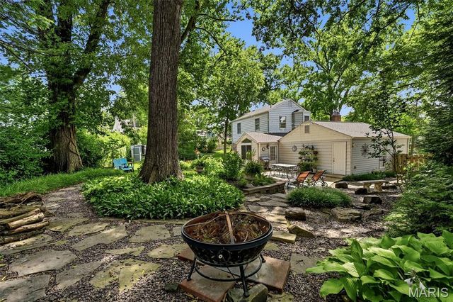 36 Southridge Court, Glendale, MO 63122