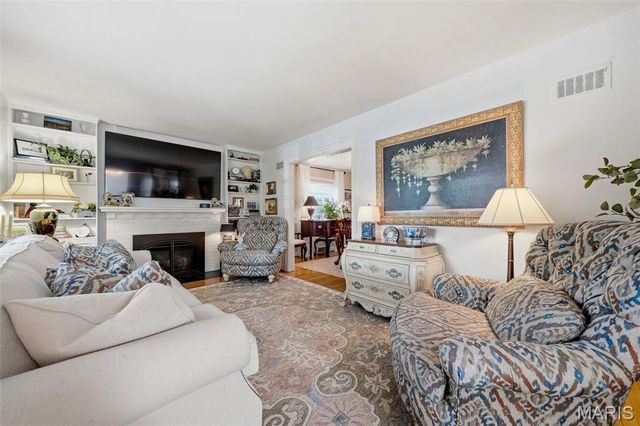 36 Southridge Court, Glendale, MO 63122