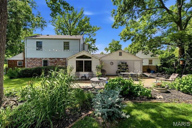 36 Southridge Court, Glendale, MO 63122
