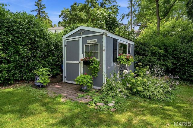 36 Southridge Court, Glendale, MO 63122