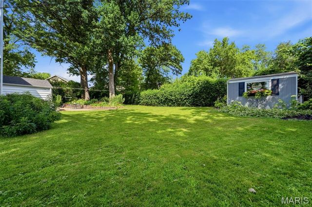 36 Southridge Court, Glendale, MO 63122