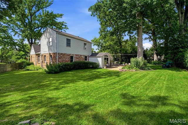 36 Southridge Court, Glendale, MO 63122