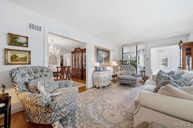 36 Southridge Court, Glendale, MO 63122