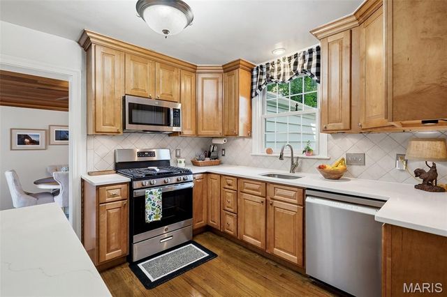 36 Southridge Court, Glendale, MO 63122
