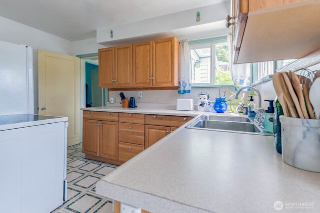 1121 Dill Way W, Bremerton, WA 98312